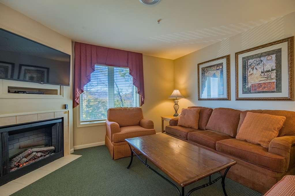 Vacation Village In The Berkshires Hancock Habitación foto Living room at the Grand Summit Hotel